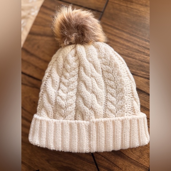 Timberland Logo Womens Cream Cable Knit Cuff Hat With Pom Pom NEW offers ok main image 9